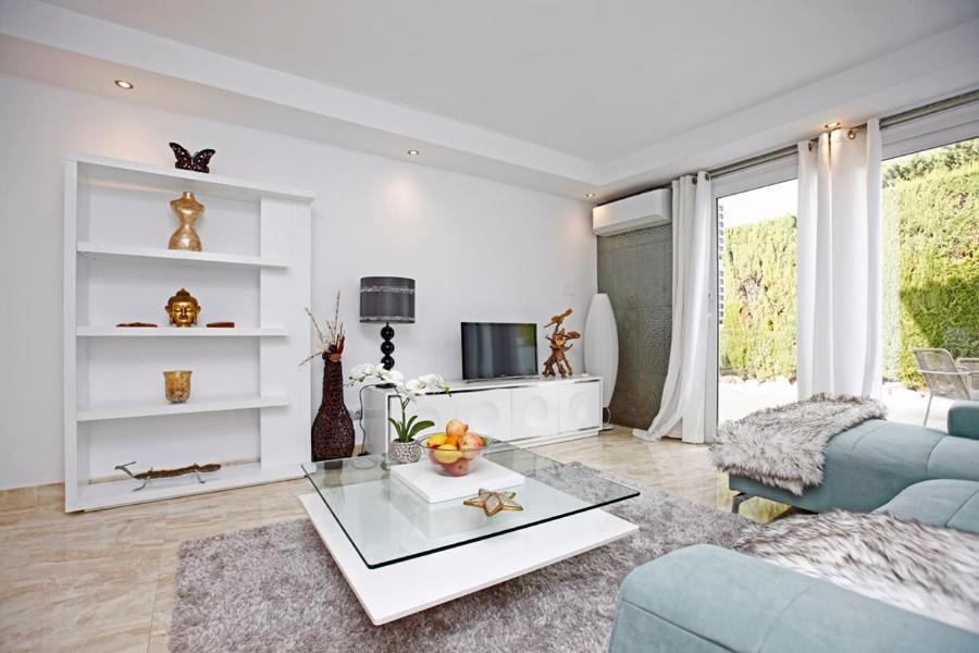 R02 Luxury In With Pool And Garden Apartment *