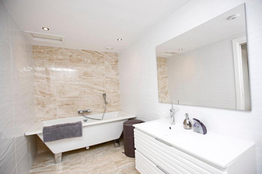 R02 Luxury In With Pool And Garden *