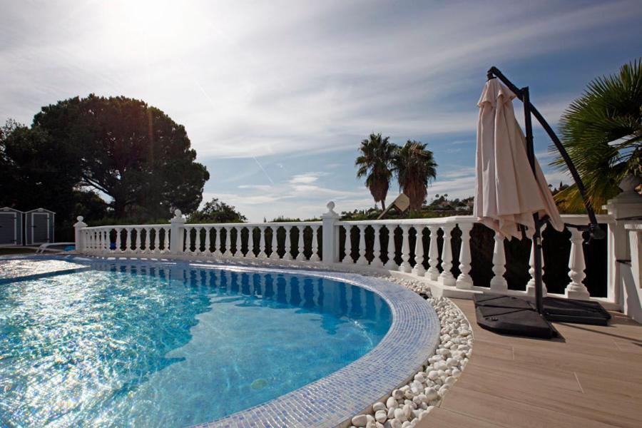 R02 Luxury In With Pool And Garden Appartement *